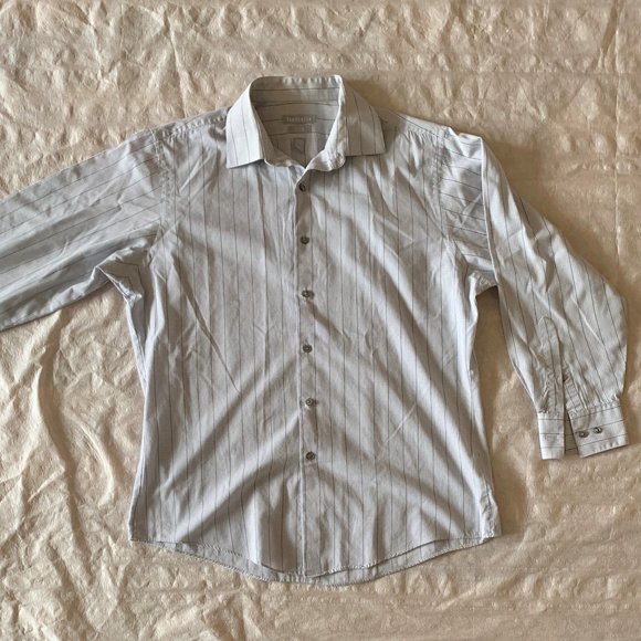 Van Heusen Men's Fitted Dress Shirt Button Down - 31" Length & 16.5 Collar - Picture 4 of 7